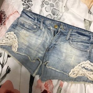 🦅American Eagle ✨Size 8 ⚡️ cut-off denim shorts